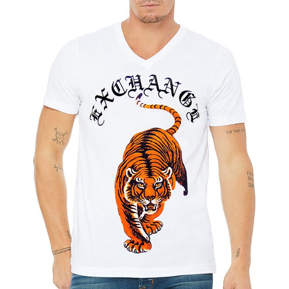 NWT EXCHANGE WALKING TIGER 3D MEN'S WHITE V-NECK SHORT SLEEVE T-SHIRT SIZE S M